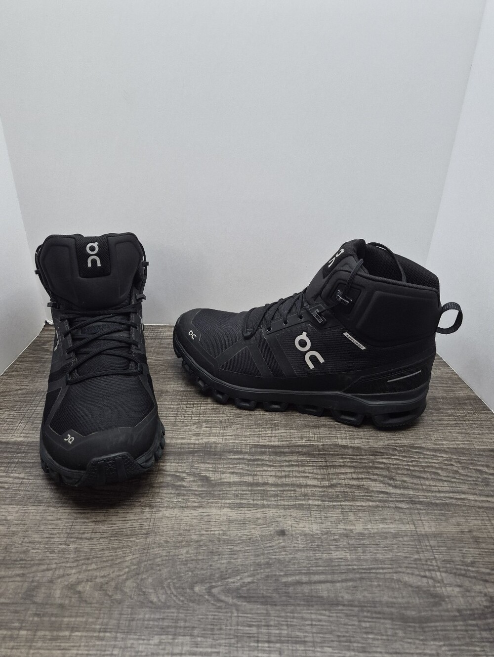 On Cloudrock Waterproof Mid Top Hiking Sneaker Shoe Boot Black Men’s Size 9